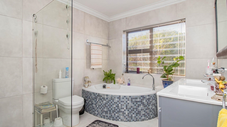 3 Bedroom Property for Sale in De Kelders Western Cape